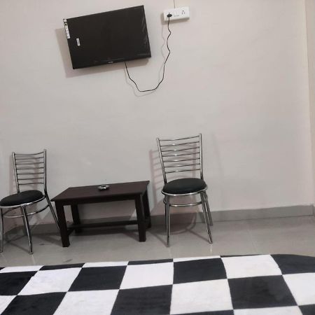Apna Guest House Dehradun Eksteriør billede